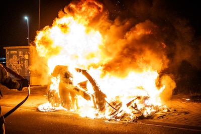 ME ingezet in Hazerswoude-Dorp, deel van woonwijk in Wilnis afgezet door politie