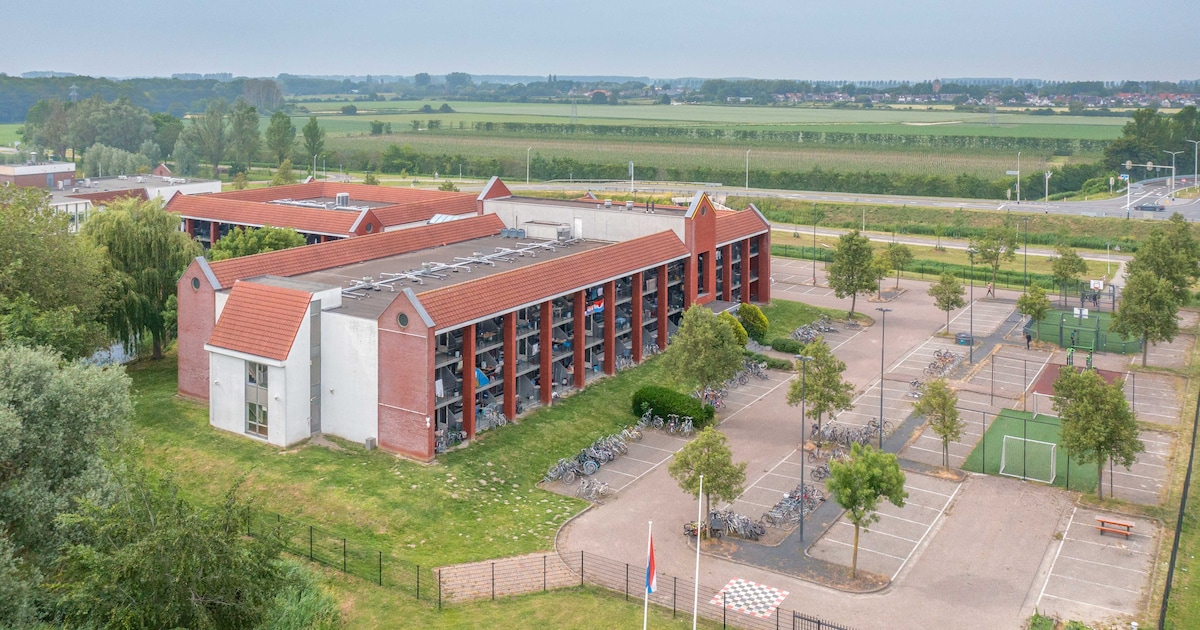 Voormalig hotel in Goes blijft langer dienst doen als azc