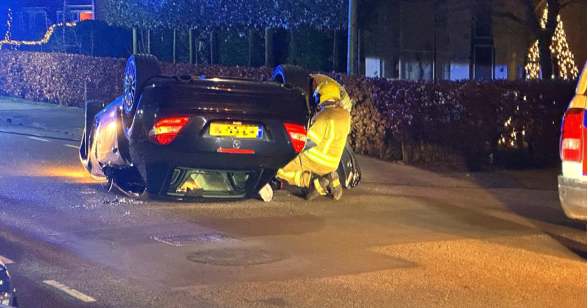 Auto crasht op Philipshoofjesweg in Dirksland