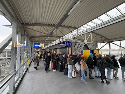 LIVE Paaspop | Extreme wachtrijen op station Den Bosch om Paaspop te bereiken