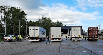 Bonnenregen op verboden Merwedebrug: Buitenlandse truckers nu toch de klos voor negeren rijverbod