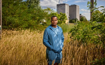 Dayrell (24) kreeg jeugd-tbs en zat vijf jaar in de gevangenis, nu is hij een jaar vrij: ‘Praatte gedrag goed’