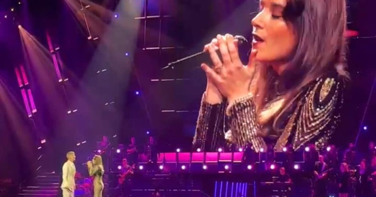Lisa Rose verovert in Ahoy harten op uitverkocht feest van Mart Hoogkamer: ‘Word één van de beste va