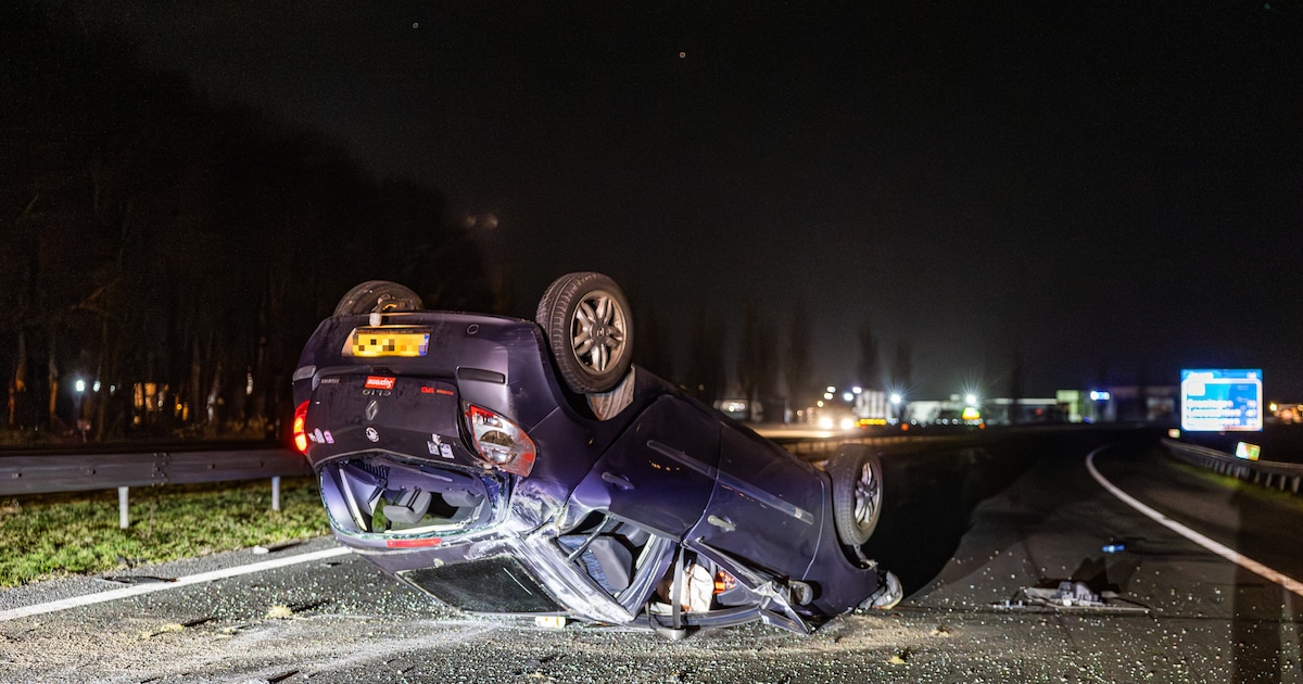 Auto slaat over de kop op A6 bij Lemmer