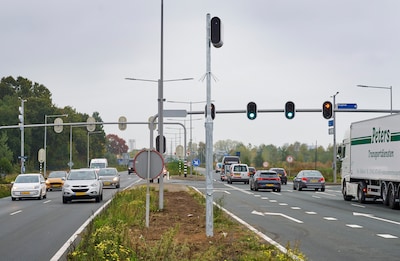 Na jaren van lobbyen door de SP: eerste flitspalen geïnstalleerd op Weg van de Toekomst in Oss