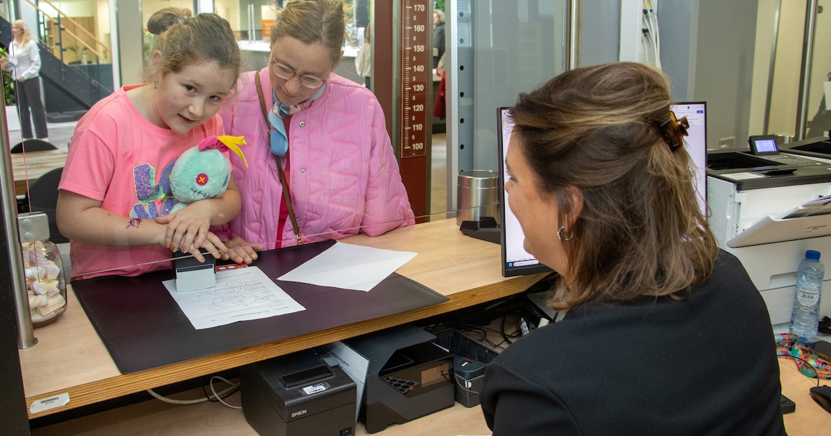 Gemeente zet de deuren open: kinderen schrijven knuffels in als inwoner van Bergen op Zoom