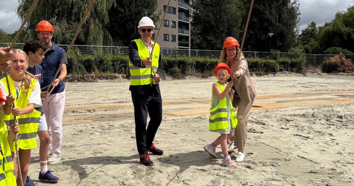 Eerste paal geslagen voor nieuwe Montessorischool in Maassluis