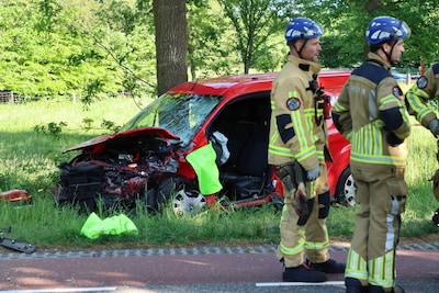 Frontale botsing op grensweg omdat vermoeide automobilist niet goed oplet