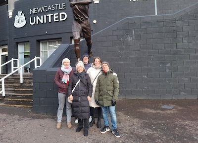 Krasse oma Blandinie (75) reist met haar kinderen al jarenlang naar élke uitwedstrijd van PSV: ‘Ik b