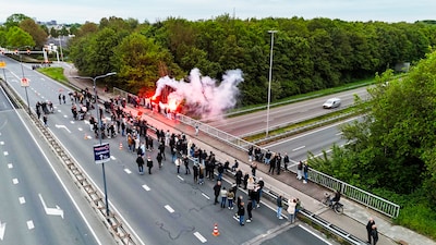Anti-azc-demonstranten blokkeerden snelweg A59 en viaduct bij Den Bosch