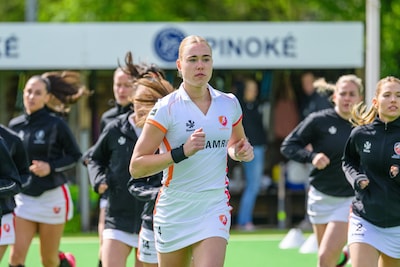 Tophockeyster Amber (23) had jaren een groot geheim voor de buitenwereld: ‘Ik schaamde me zó’