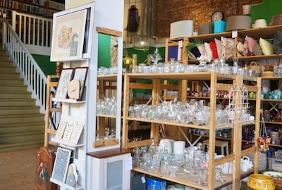 Bij deze kringloopwinkel in Dordrecht krijg je binnenkort een kijkje achter de schermen