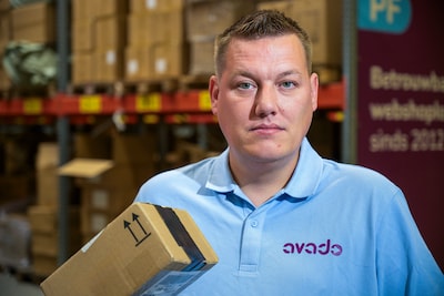 Webshopkenner Dennis waarschuwt voor spookpakketten: geen stofzuiger van 400 euro, maar wel stiften