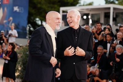 Wild horse nine met John Malkovich maakt furore in Venetië