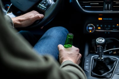 Man onder invloed krijgt rijverbod, maar rijdt paar uur later opnieuw door controle op dezelfde weg