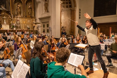 Jong violist (17) trotseert Sibelius’ pittige meesterwerk met Amersfoorts Jeugd Orkest in Xaveriuske