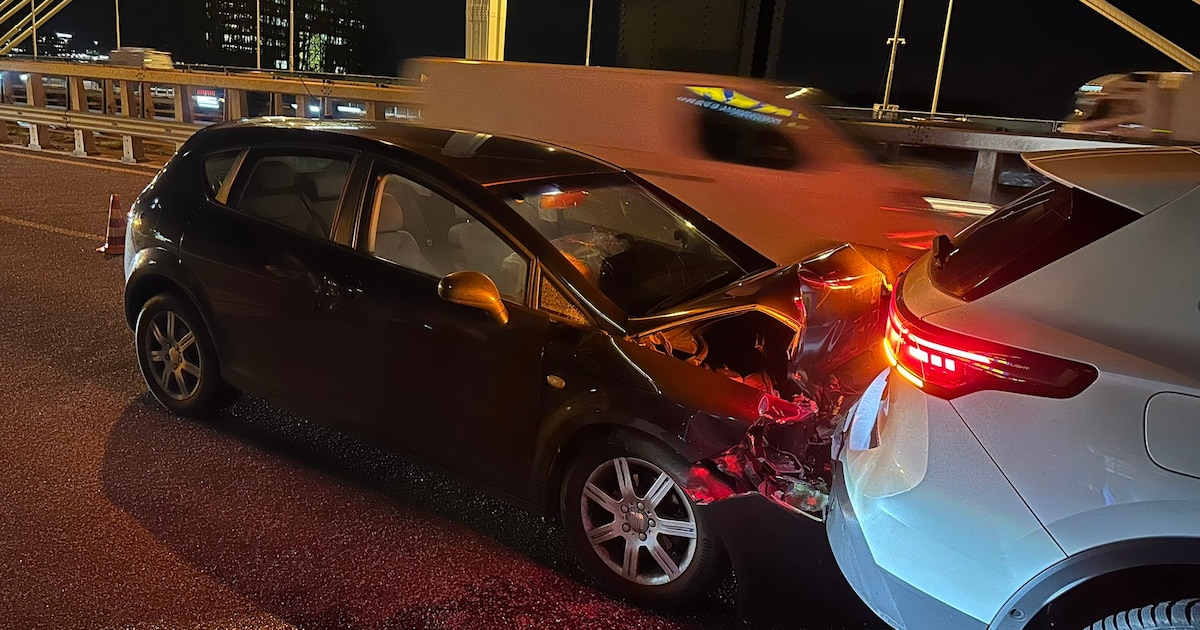 Twee rijstroken van de A12 afgesloten na kop-staartbotsing op de Galecopperbrug bij Utrecht