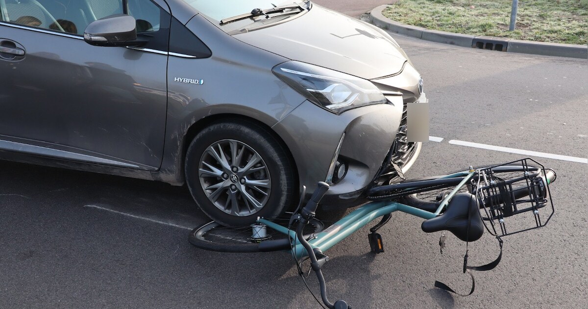 Fietsende scholier raakt gewond bij aanrijding met auto in Nieuwkuijk