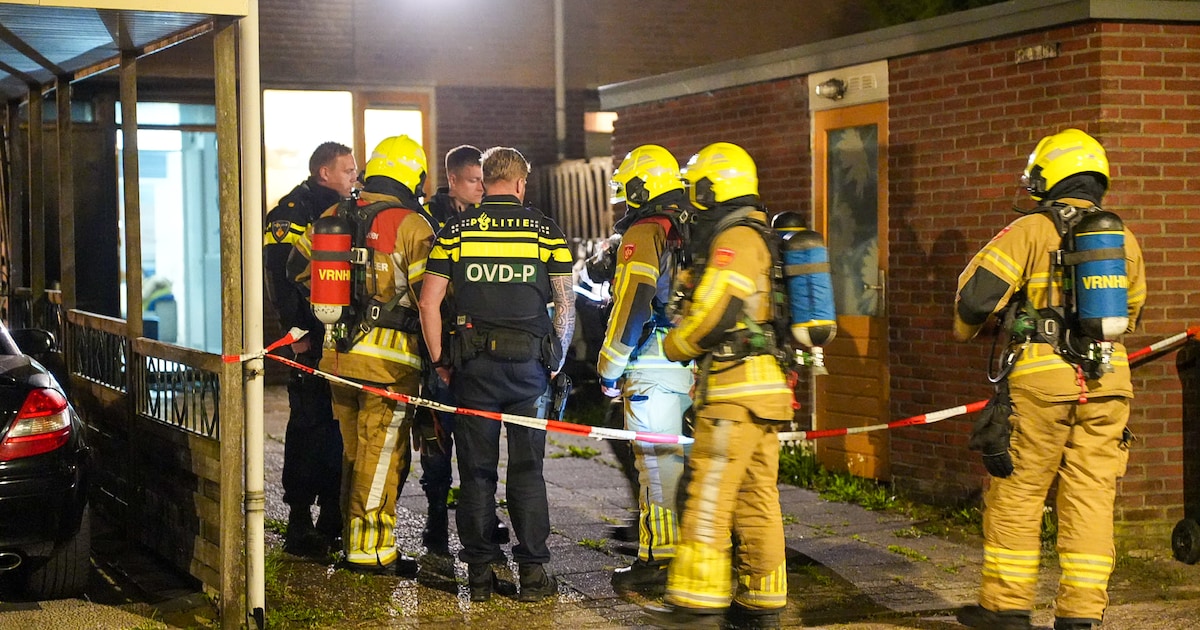Explosie en brand bij woning in Heerhugowaard, politie zoekt verdachten