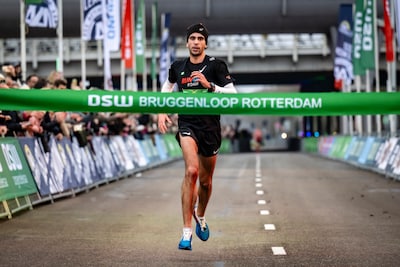Bruggenloop-winnaar Max Polak overtreft zijn vader: ‘Dit is pas het begin’