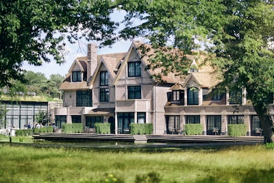 Streep door vuurwerk na afloop van twee huwelijksfeesten bij golfclub The Duke