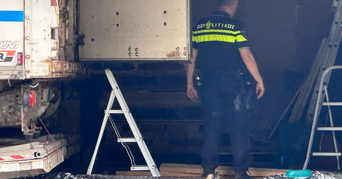 Politie vindt twee trailers met hennepplanten in Landgraaf, nog geen aanhoudingen verricht