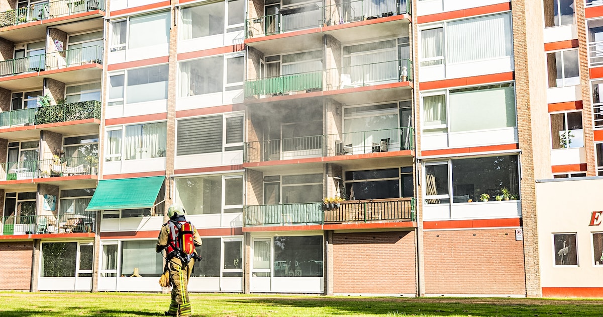 Meerdere woningen ontruimd na brand in appartement in Assen