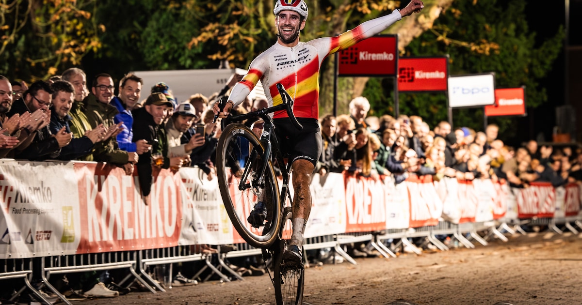 Ontketende Spanjaard komt met wheelie over de finish, Fem van Empel wint bij vrouwen