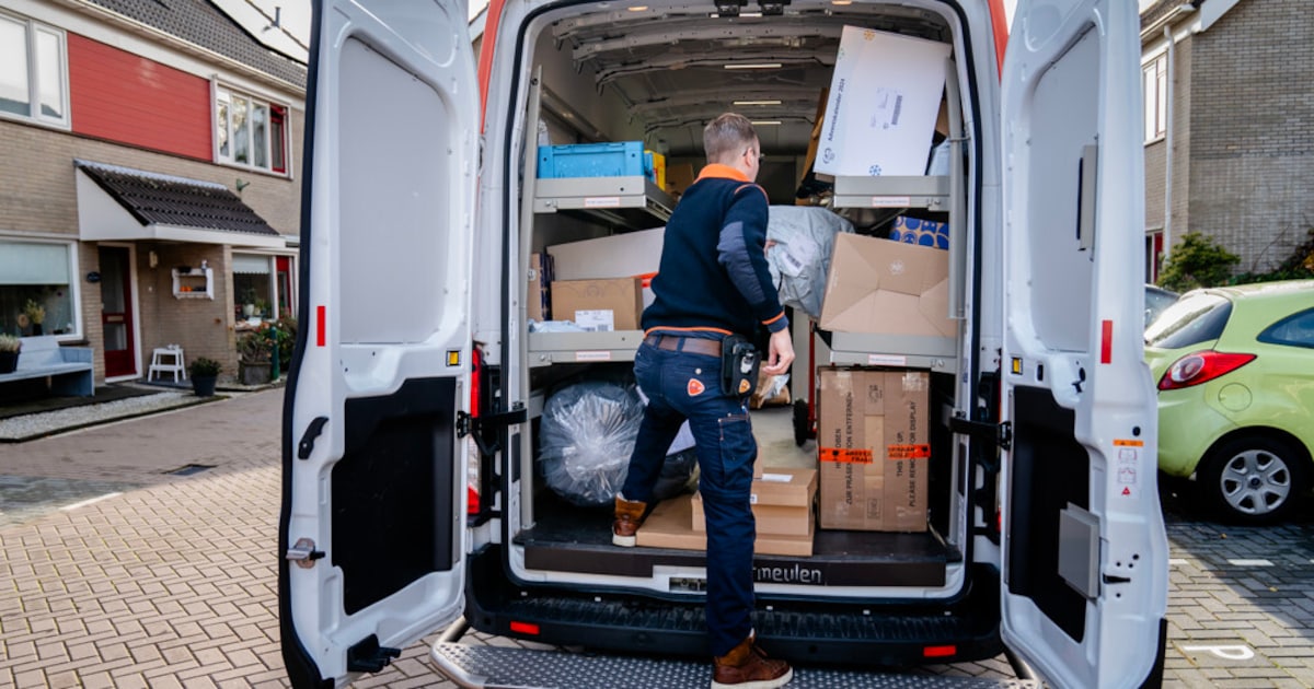 Pakketjesdief slaat toe in Barneveldse buurt, politie waarschuwt: ‘Meld je, anders maken we je foto 