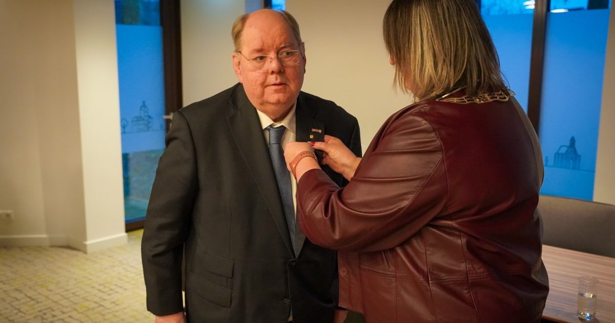 Giel Bruijnaers ontvangt Zilveren Erepenning van gemeente Nederweert