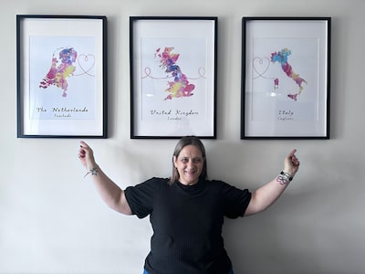 Cristina (55) vertrok voor één jaar naar Londen, maar woont er nu al 21 jaar: ‘Enschede voelt nog al