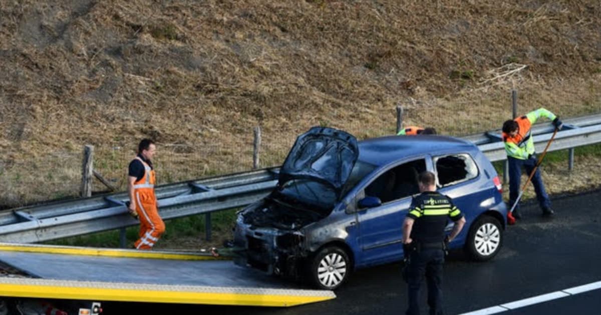 Auto in brand op A73 in Tegelen