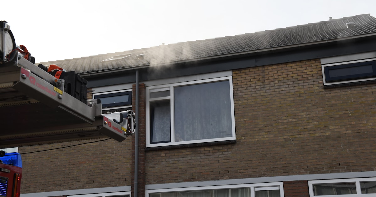 Woningbrand op Hoenderparklaan in Kwintsheul: één persoon gecontroleerd vanwege rookinhalatie