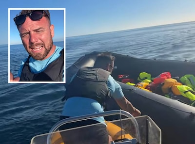 Extreemrechtse activist Daniel Thomas steekt rubberboot in het Kanaal lek terwijl reddingswerker aan boord is