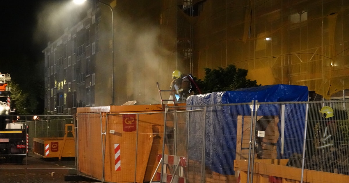 Brandweer rukt tweemaal uit voor containerbrand in Beverwijk, politie vermoedt opzet