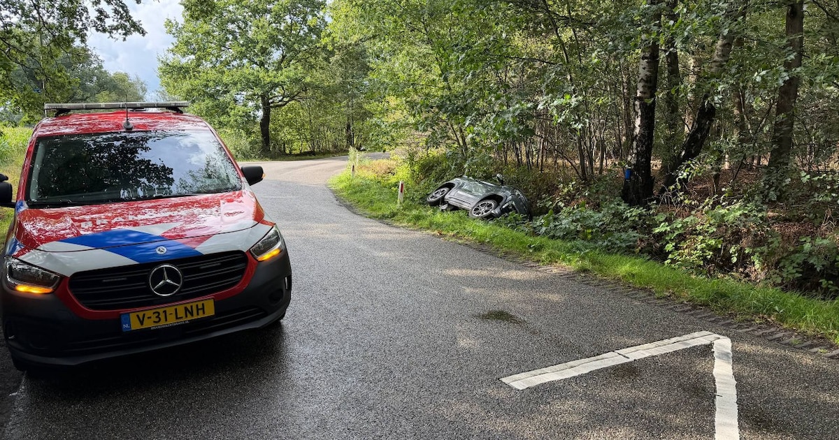 Brommobiel komt in de sloot terecht bij ongeluk in Zuna