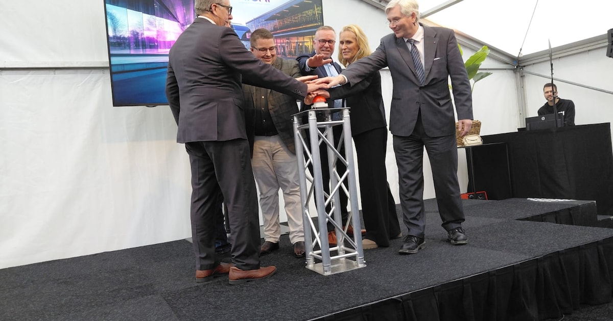 Laadplein voor elektrische vrachtwagens geopend in Woerden