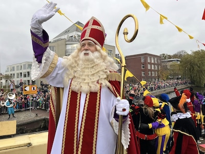 Sinterklaas bezoekt Bibliotoop Woensel-Noord in Eindhoven