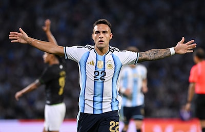 Argentinië wint zonder Lionel Messi eerste wedstrijd na verloren WK-finale overtuigend van Bolivia