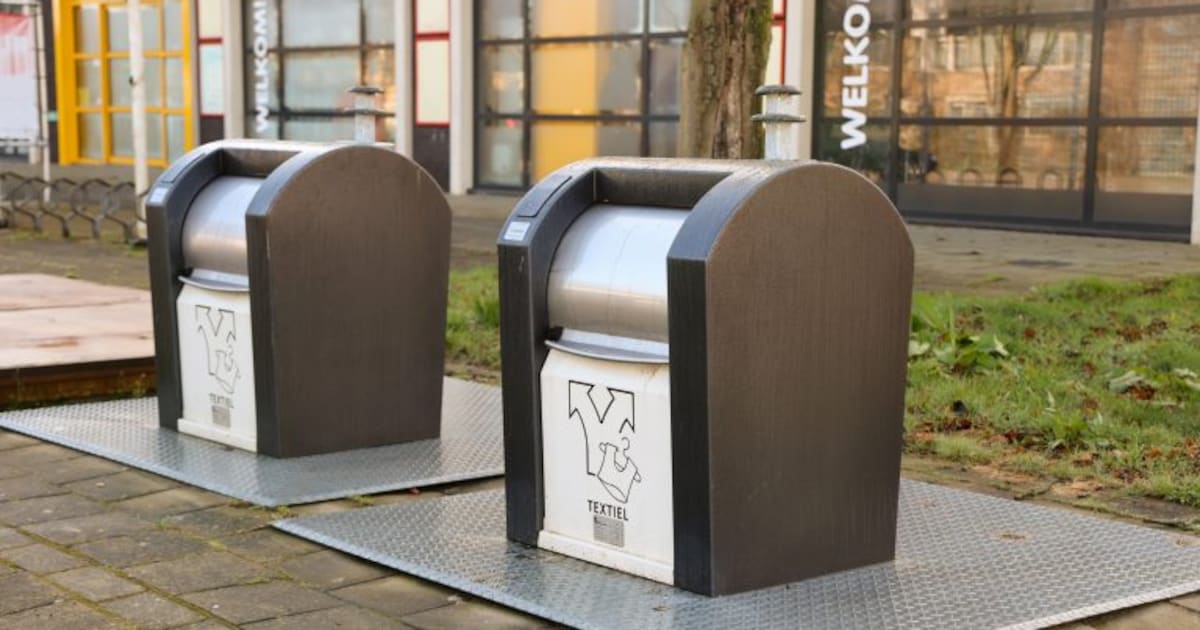 Textielcontainers in Goor moeten weg omdat er steeds weer restafval in wordt gegooid: ‘Kleding onbru