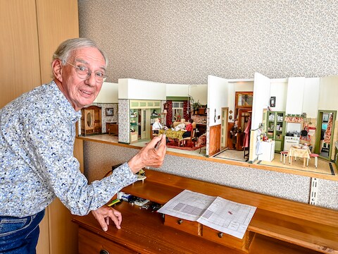 Wim bouwt decor van ‘Toen was geluk heel gewoon’ in miniformaat: ‘Zeven jaar lang aan gewerkt’
