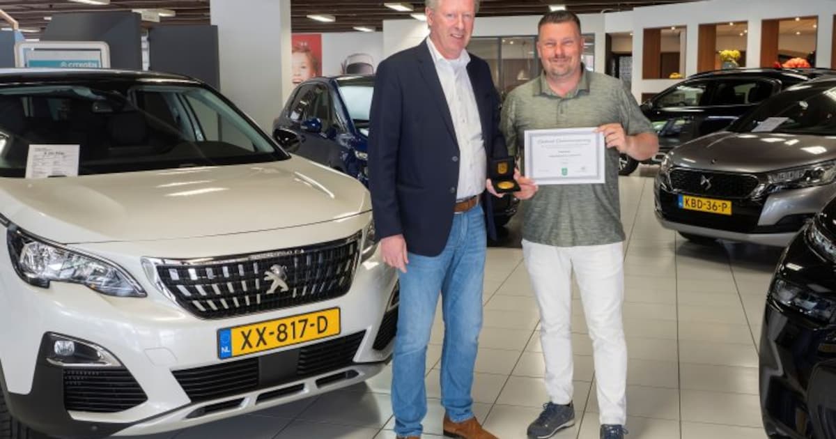 Ridderkerk huldigt Automobielbedrijf Van Splunder met gouden penning