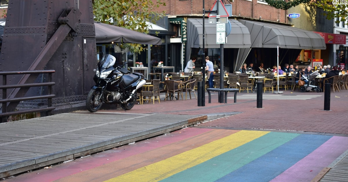 Regenbooggedachte toert van wijkhuis naar wijkhuis in Helmond en zit boordevol plannen