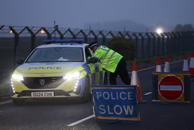 Politie VK: geen explosieven aangetroffen in busjes bij RAF-basis
