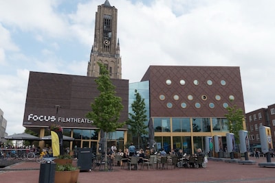 In Arnhem tref je geen beroemdheden, wel de stalkers van de beroemdheden