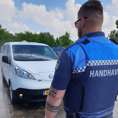Richtlijn zegt twintig, maar Hoeksche Waard doet het met helft aan boa’s: ‘Van lik op stuk naar van likmevestje’