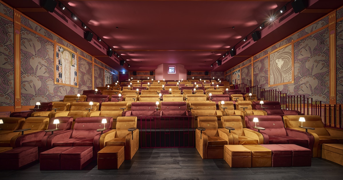 Bij Pathé Buitenhof kan je nu in fauteuil met tafeltje naar film kijken ...