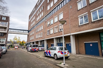 Inval in flatgebouw in Eindhoven, politie zoekt naar wapens