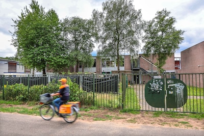 Zestig bewoners van noodopvang Apeldoorn overgebracht naar Breda na asbestvondst