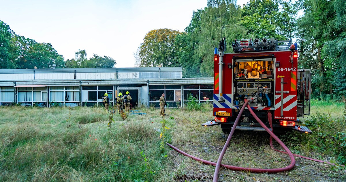 Brand in leegstaand pand in Nunspeet dat al jaren wacht op sloop